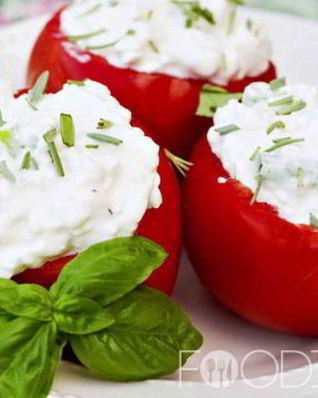 Помидоры с творожной начинкой
