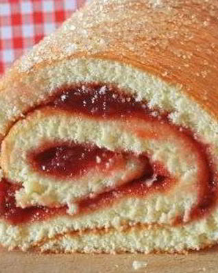 Бисквитный рулет с творогом