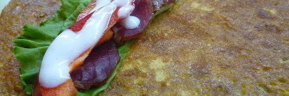 блинные рулетики из тыквы с копченостями и йогуртом