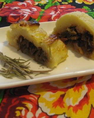 Картофельный рулет с овощами