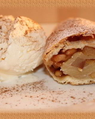 Коричный рулет с кедровыми орешками