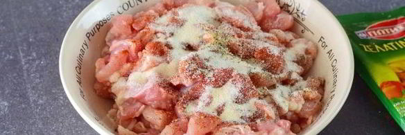 куриный рулет с желатином в пищевой пленке