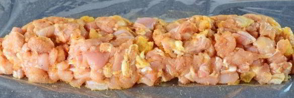 куриный рулет с желатином в пищевой пленке