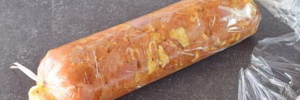 куриный рулет с желатином в пищевой пленке