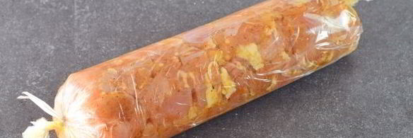 куриный рулет с желатином в пищевой пленке