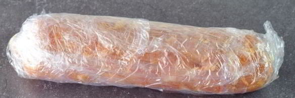 куриный рулет с желатином в пищевой пленке