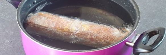 куриный рулет с желатином в пищевой пленке