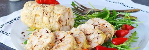 куриный рулет с желатином в пищевой пленке