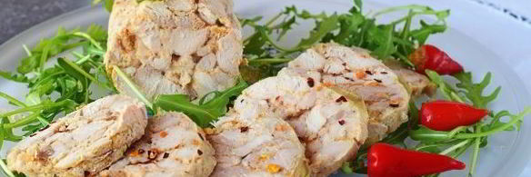 куриный рулет с желатином в пищевой пленке