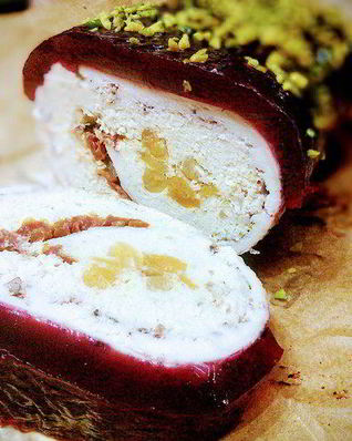 Куриный рулет в гранатовом желе