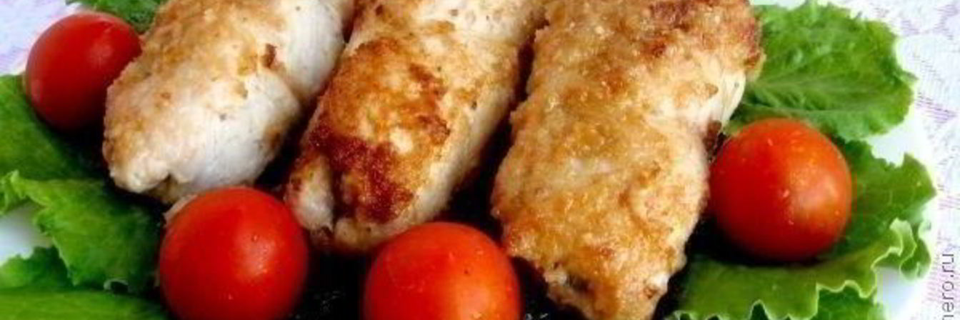 Куриные рулетики с грибами на сковороде