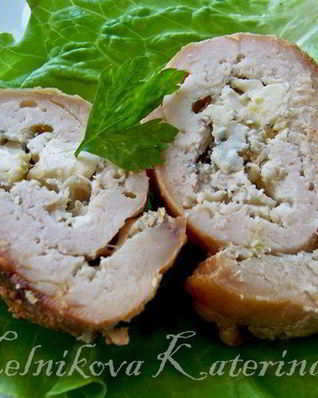Куриные рулетики с сыром Фета и ароматной заправкой