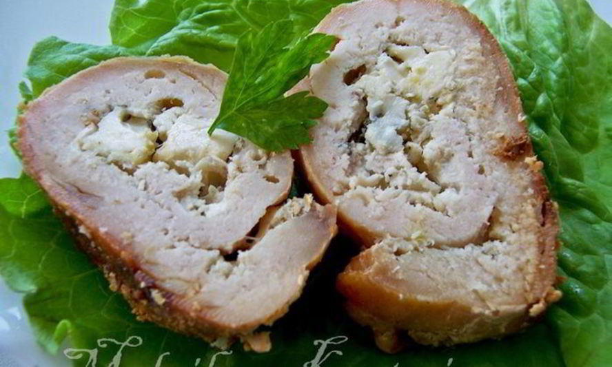 Рецепт куриных рулетиков с сыром фета и ароматной заправкой