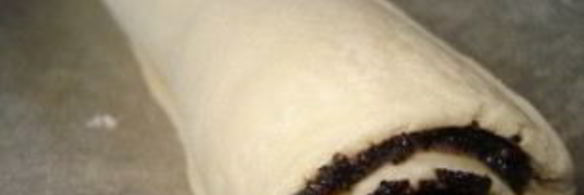 маковый рулет из слоеного теста