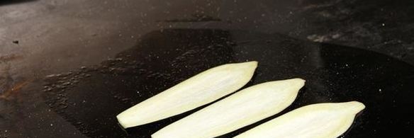 манелла — запеченные рулеты из баклажанов