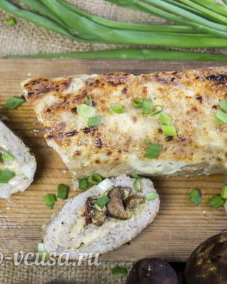 Мясной рулет с грибами и вялеными помидорами
