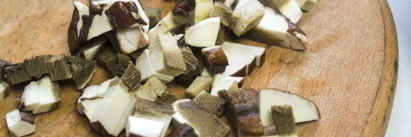 мясной рулет с грибами и вялеными помидорами