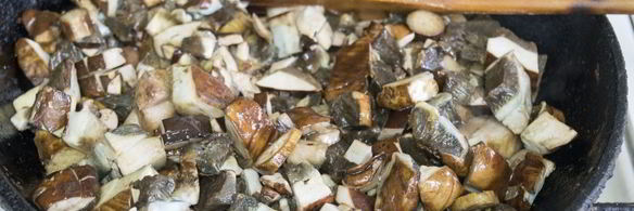 мясной рулет с грибами и вялеными помидорами