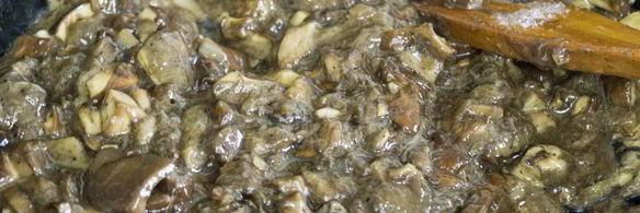 мясной рулет с грибами и вялеными помидорами