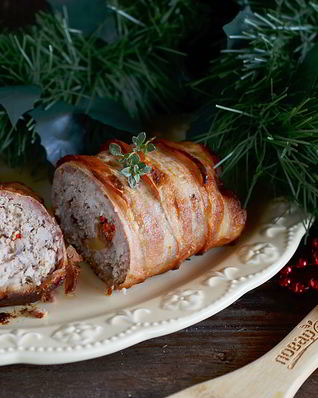 Мясной рулет в беконе