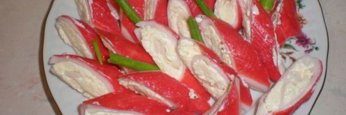 Острые рулетики из крабовых палочек