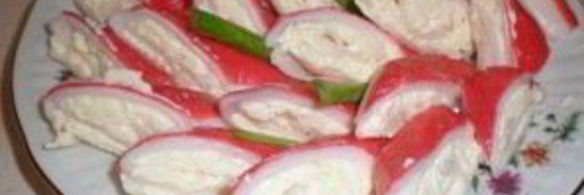 острые рулетики из крабовых палочек