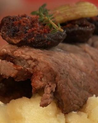 Рулет из говядины с белым пюре