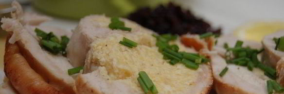 рулет из индейки с рикоттой под соусом сабайон