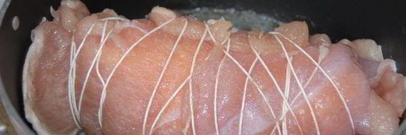 рулет из индейки с рикоттой под соусом сабайон