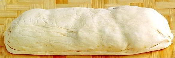 рулет из курицы и грибов в слоеном тесте