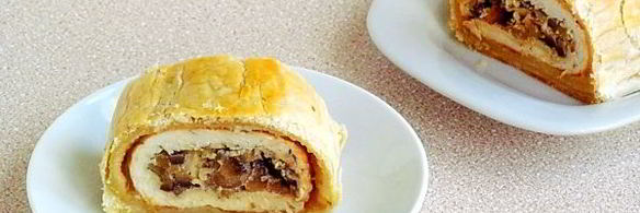 рулет из курицы и грибов в слоеном тесте