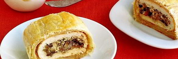 рулет из курицы и грибов в слоеном тесте