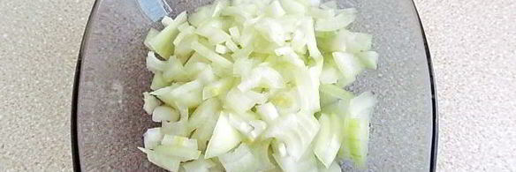 рулет из курицы и грибов в слоеном тесте