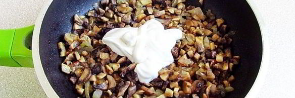 рулет из курицы и грибов в слоеном тесте