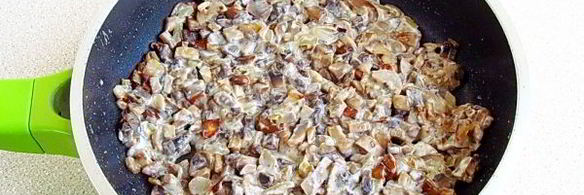 рулет из курицы и грибов в слоеном тесте