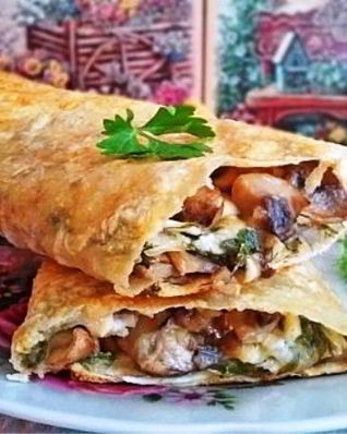 Рулет из лаваша с плавленым сыром и грибами
