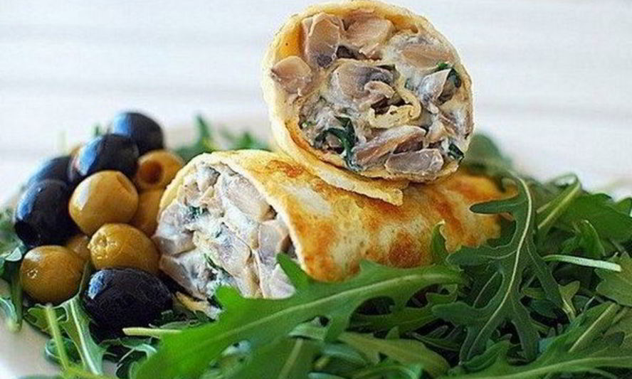 Рецепт рулета из омлета с грибами и сыром