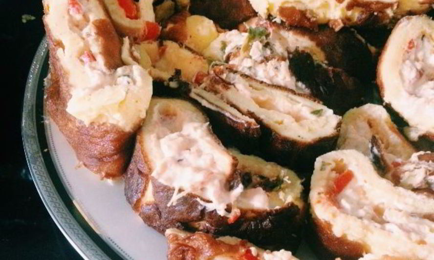 Рецепт рулета из омлета с начинкой с копченым лососем