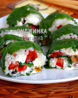 Рулет из шпината с рисом и морепродуктами