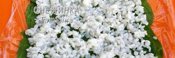 рулет из шпината с рисом и морепродуктами