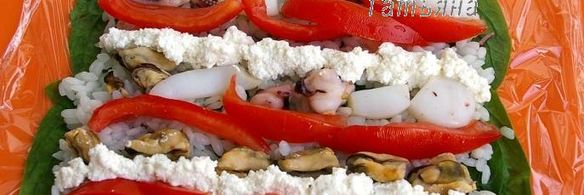 рулет из шпината с рисом и морепродуктами