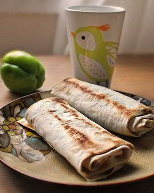 Рулет из сулугуни с зеленью