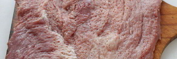 рулет из свинины с вяленой клюквой