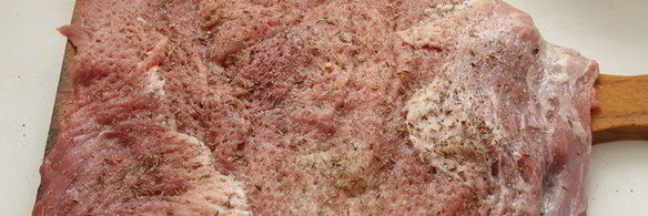 рулет из свинины с вяленой клюквой