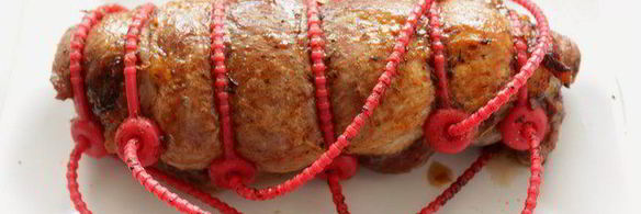 рулет из свинины с вяленой клюквой