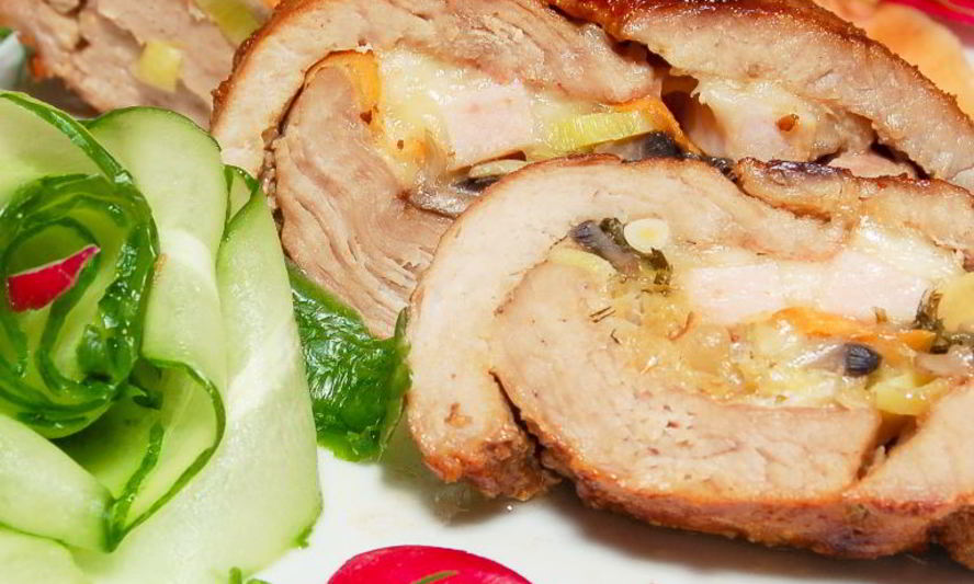 Рецепт рулета из телятины с шампиньонами, ветчиной и моцареллой