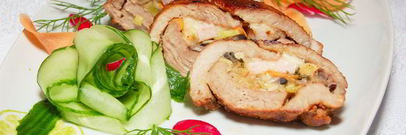 рулет из телятины с шампиньонами, ветчиной и моцареллой