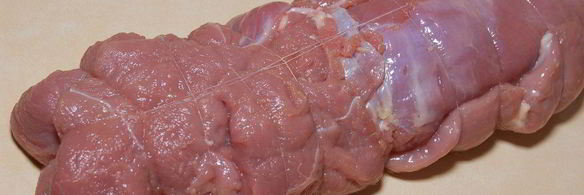 рулет из телятины с шампиньонами, ветчиной и моцареллой