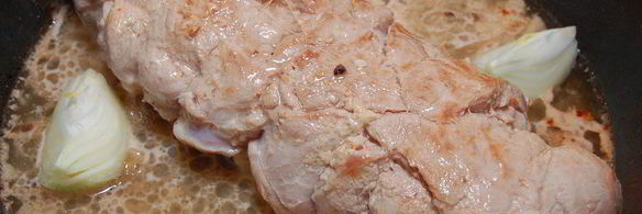 рулет из телятины с шампиньонами, ветчиной и моцареллой