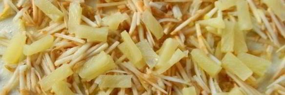 рулет из творожного теста с яблоками и ананасом